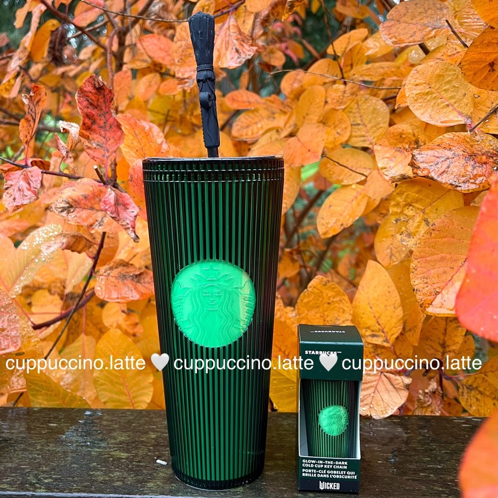 💚NWT🖤Starbucks X Wicked Pleated Glow Elphaba Broom Topper Tumbler & Keychain